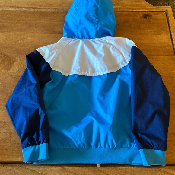 Nike White and Black Mesh Jacket - Picture 5 of 5